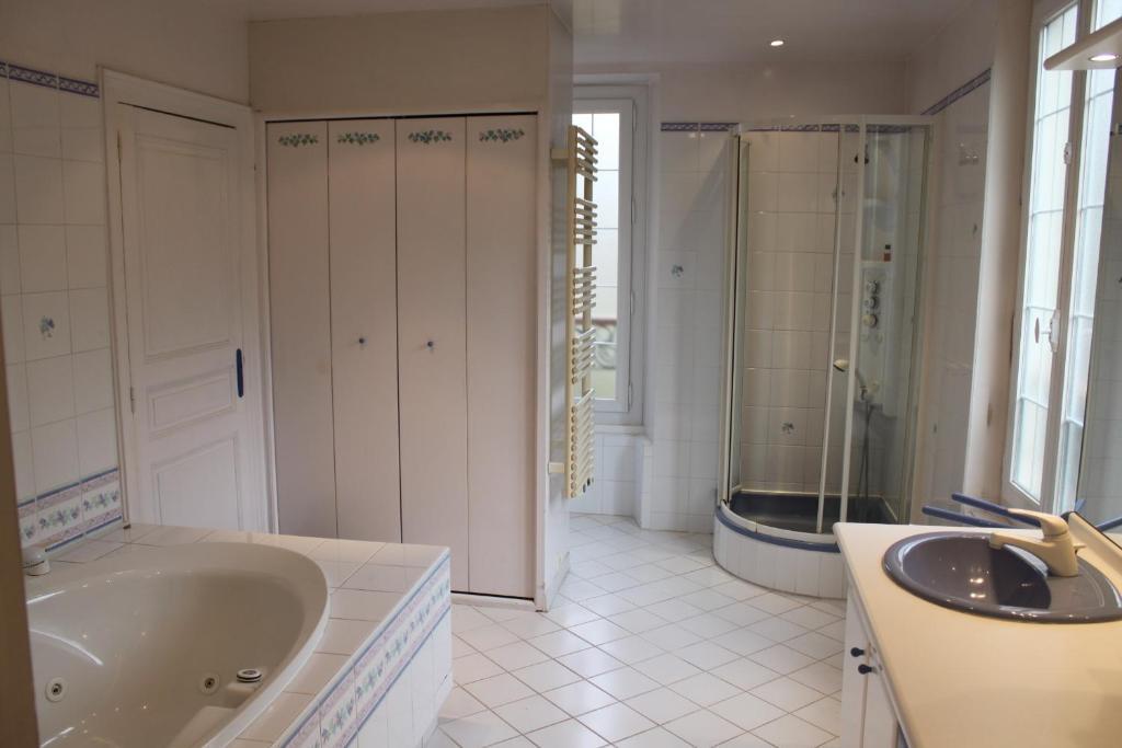 Chambres D'Hotes Chateau De Viviez Ruang foto