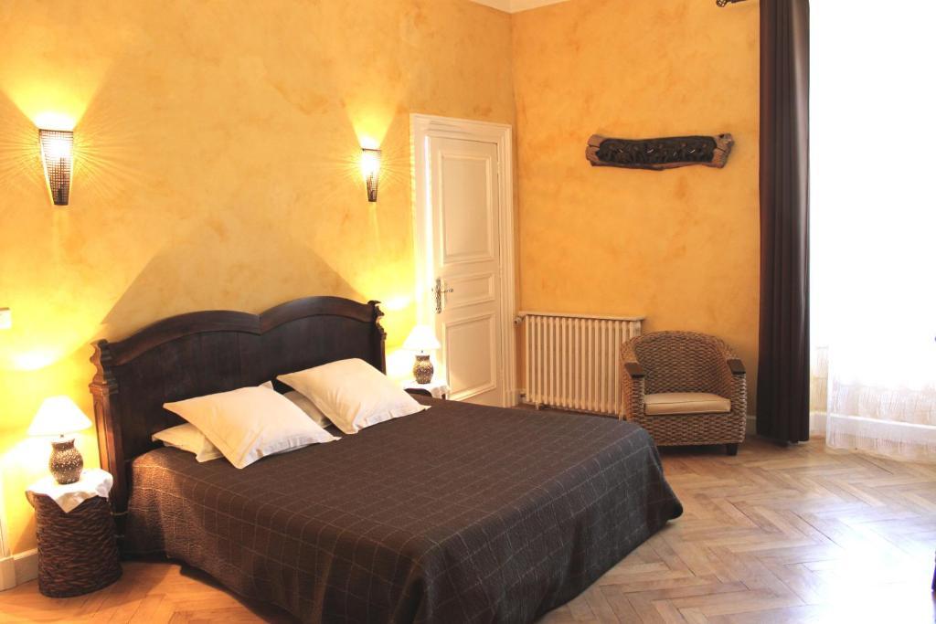 Chambres D'Hotes Chateau De Viviez Ruang foto